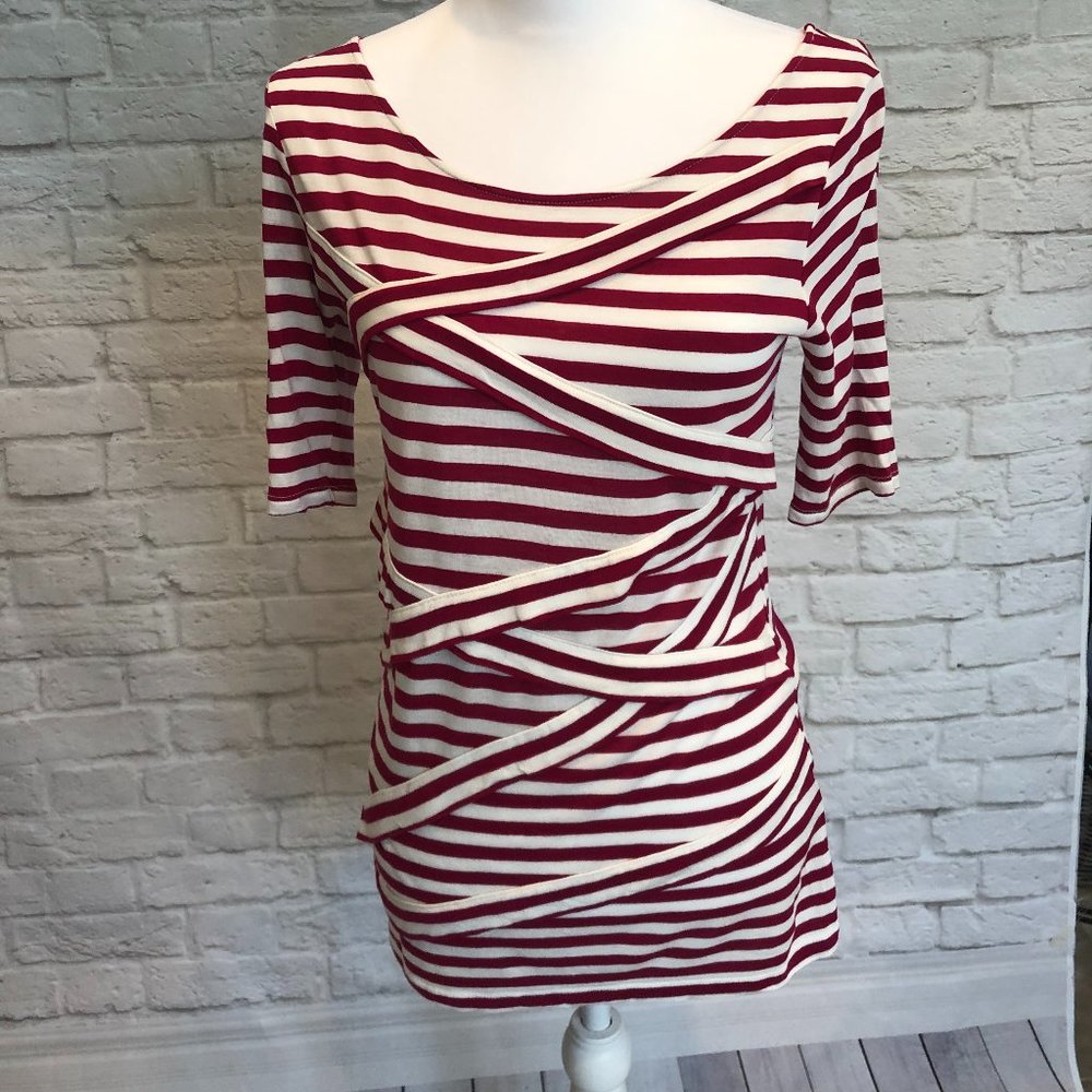 New York & Company White and Plum T Shirt, Size M